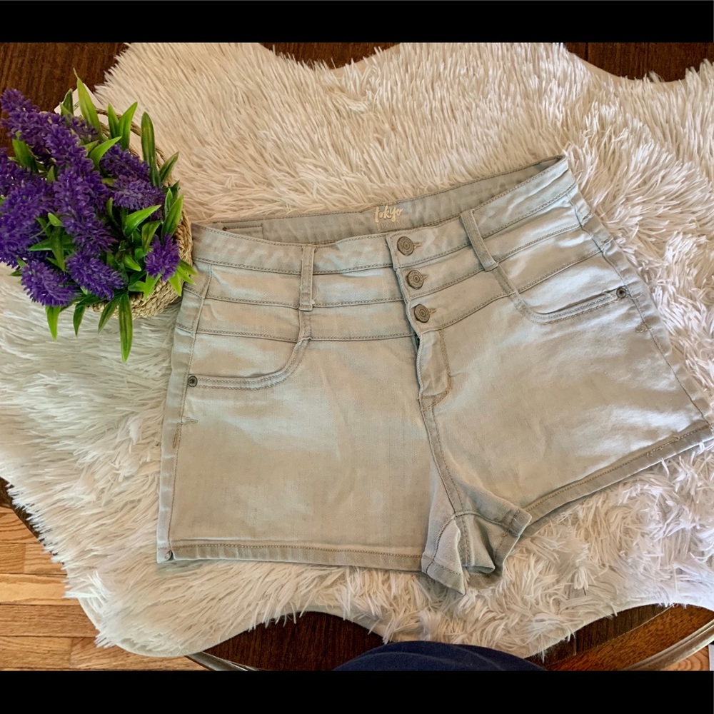 Tokyo Darling Jean Short’s Size 8 🌀🌀